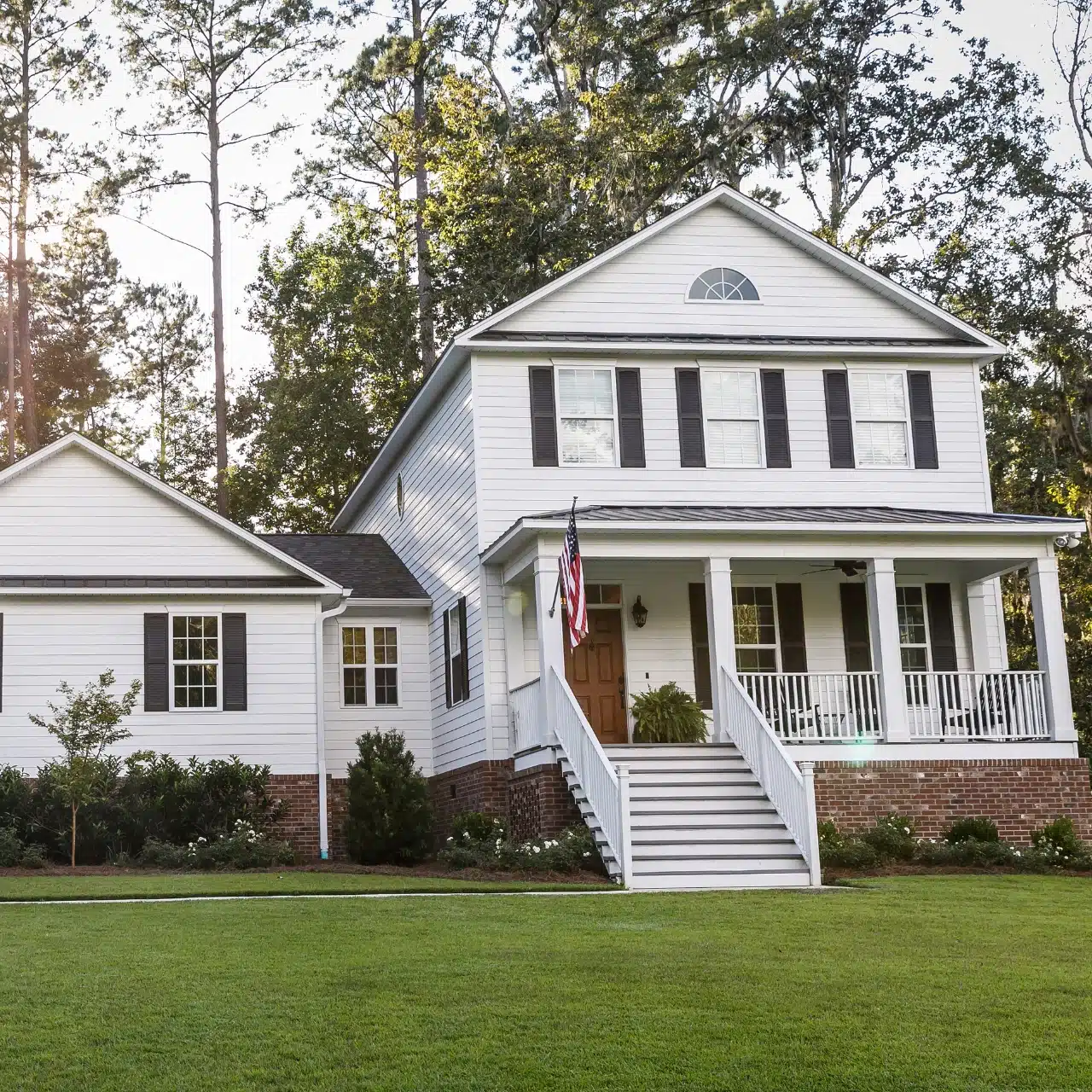 southern home with beautiful yard